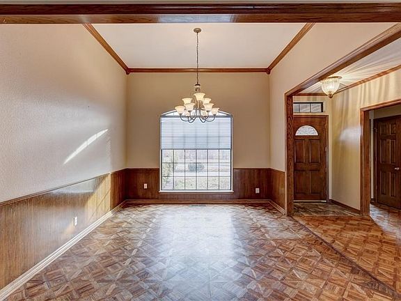 Formal Dining Area/foyer