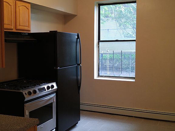 5th image of 246 Roseville Ave APT C4