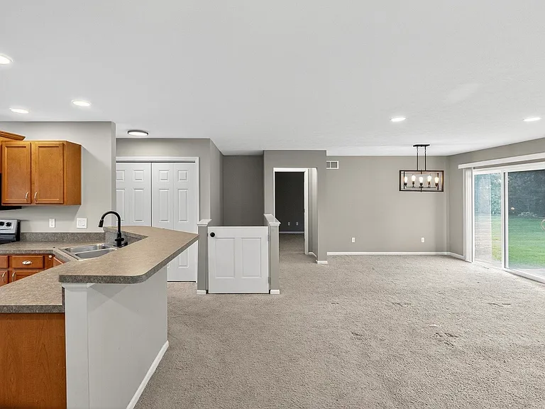 5841 Cottage Cir — Photo 16