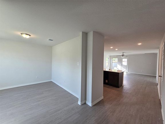 2nd image of 1102 Riggs St