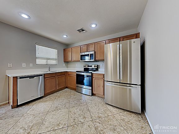 5th image of 42682 W Sunland Dr