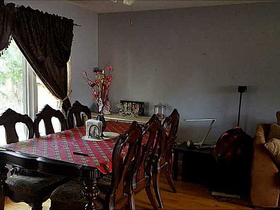 4th image of 2910 Parkhill Dr