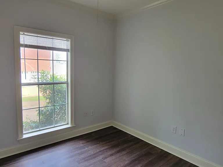 516 Windsor Dr — Photo 6