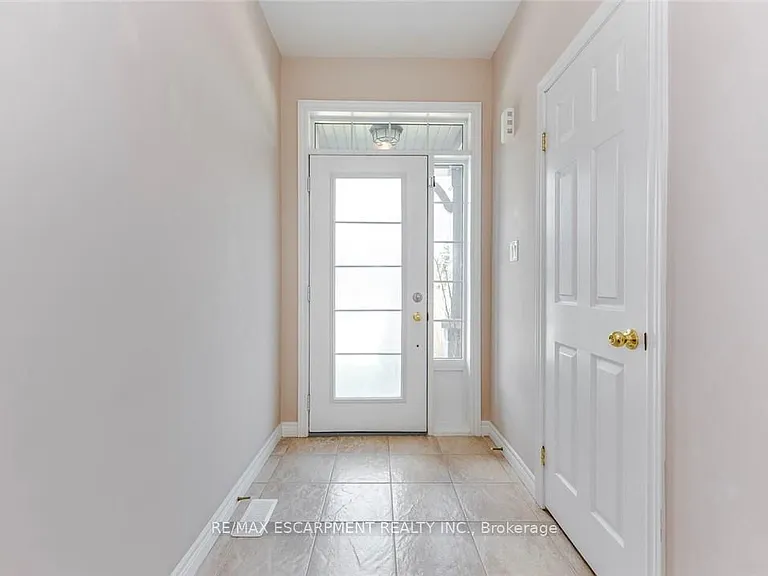 2340 Whistling Springs Cres — Photo 3