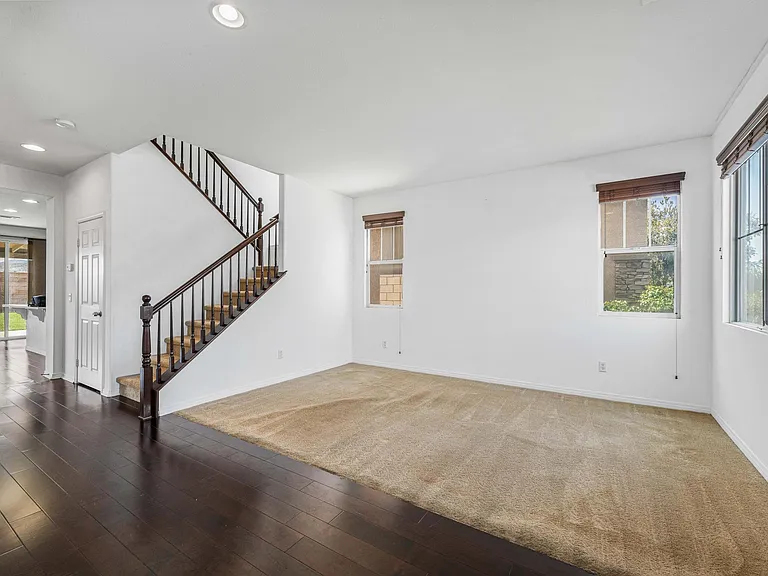1364 Wellington Dr — Photo 5
