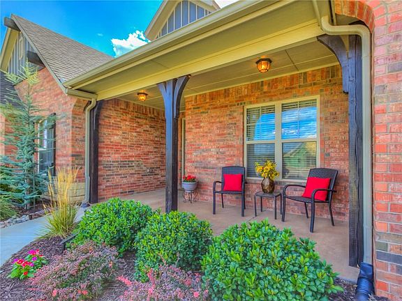 3rd image of 15109 Colonia Bella Dr