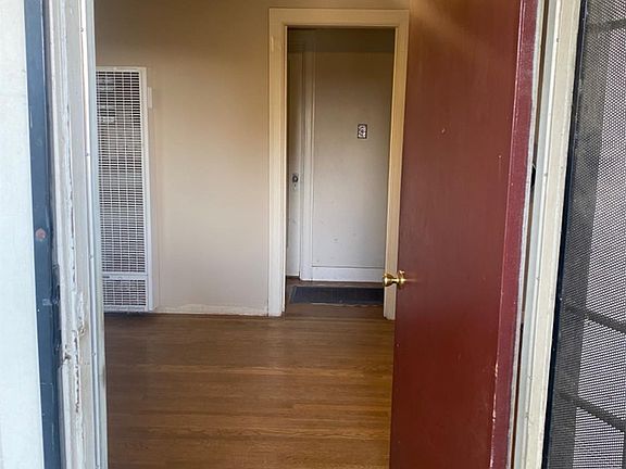 3rd image of 1025 Windeler Ave