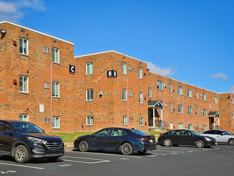 Laura Lane Apartments — Photo 29