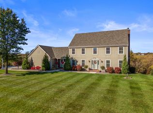 1943 Field Cliffe Dr, Richfield, WI 53076