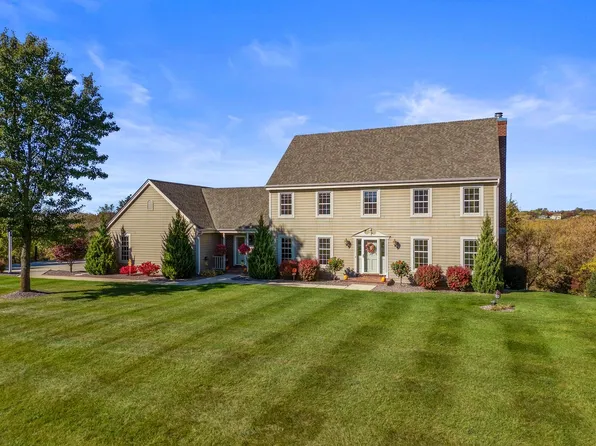 1943 Field Cliffe DRIVE, Richfield, WI 53076