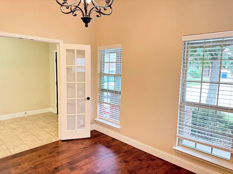 1114 Haskell Dr — Photo 3