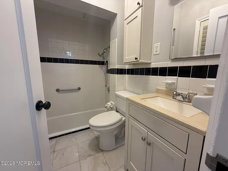 1700 Webb St #2G — Photo 9