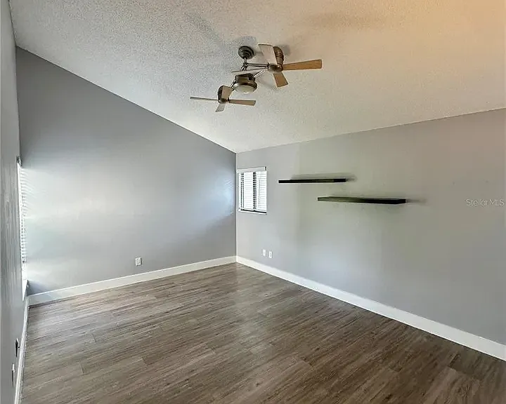 5377 Vineland Rd — Photo 18