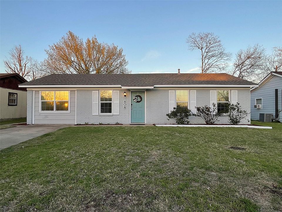 1st image of 808 Dumas Dr