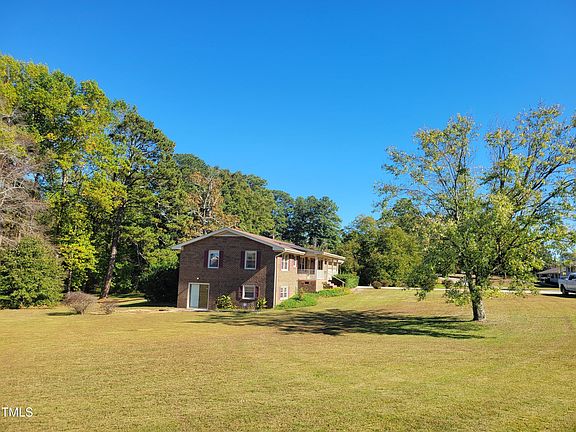 4th image of 316 Edgewater Dr