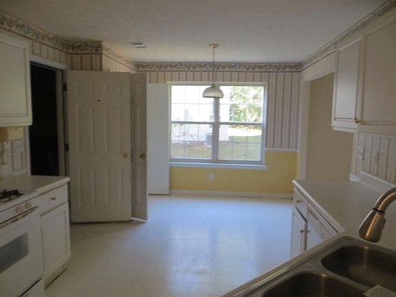5th image of 3595 Charlton Ives Dr NW
