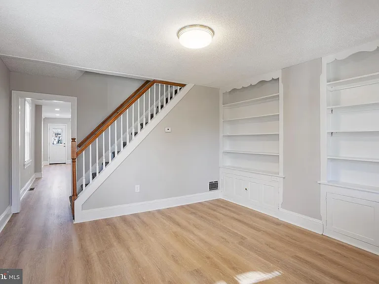 809 N Providence Rd — Photo 4