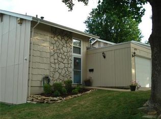 6583 W 49th St, Mission, KS 66202