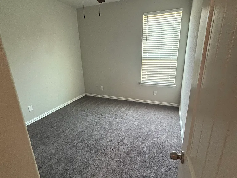 907 Swift Dr — Photo 6