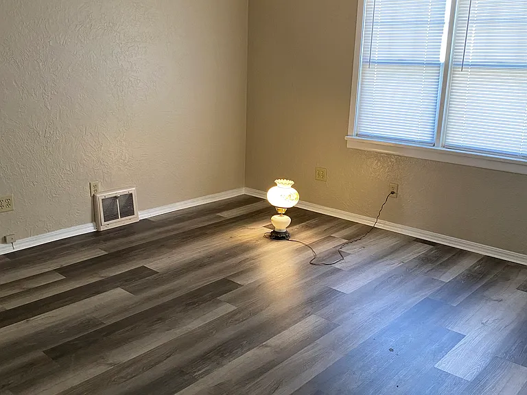 506 Velma St — Photo 2