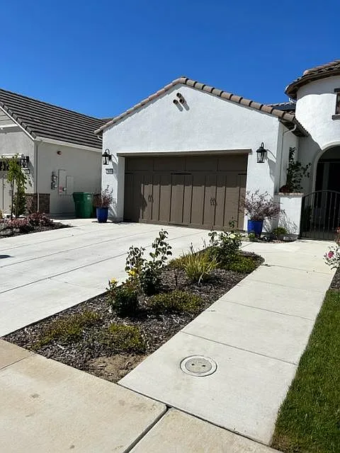 3031 Ashton St photo 1