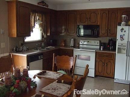 3rd image of 801 Dillon Dr
