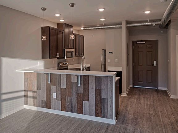 5th image of 128 Vineyard Ave #104
