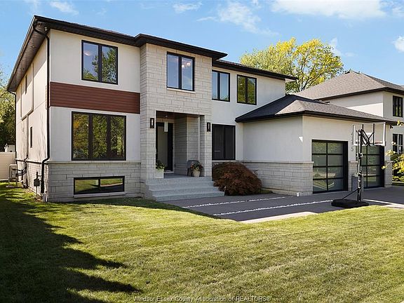 3rd image of 4395 Centre Lake Dr