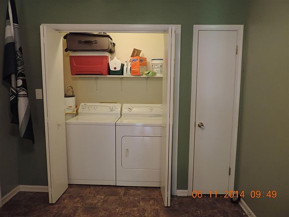 5th image of 1304 Primrose Ln