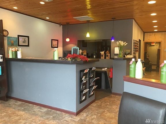 3rd image of 372 Sussex Ave W