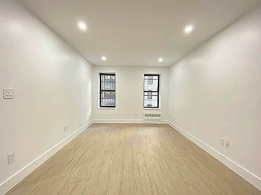 2nd image of 1035 Washington Ave #1X