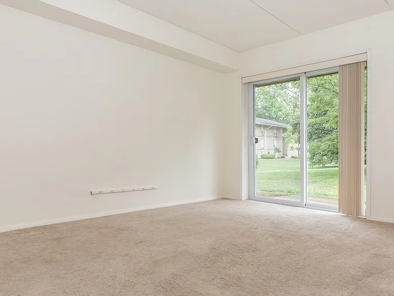 Lansing West Apartments — Photo 33