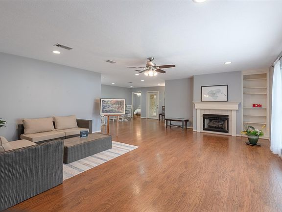 5th image of 2232 Azalea Cir