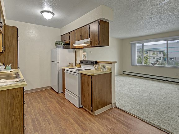 5th image of 3531 E 42nd Ave #407