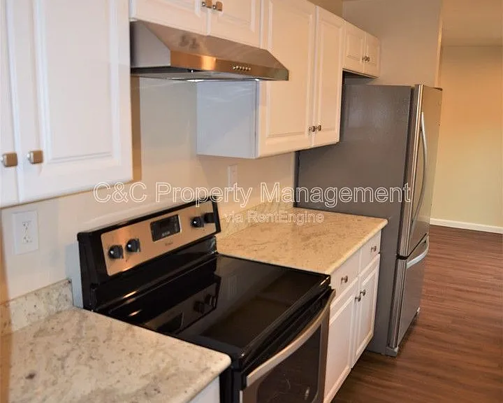 1695 Hilby Ave — Photo 5