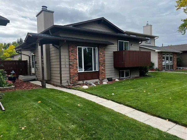1003 E Berkley Dr NW, Calgary, AB T3K 1E3