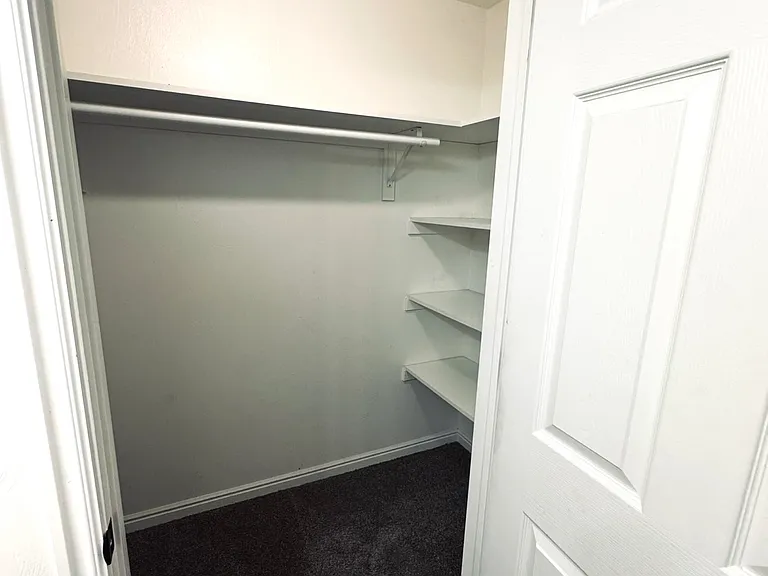 684 N 1060 E — Photo 4