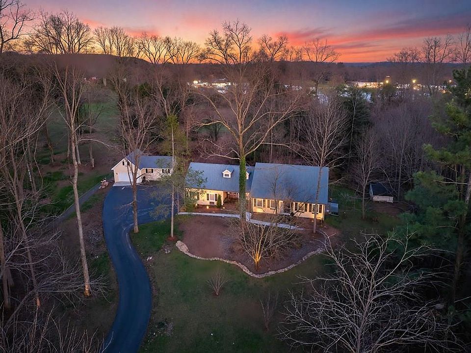 1st image of 1439 Thomas Cir