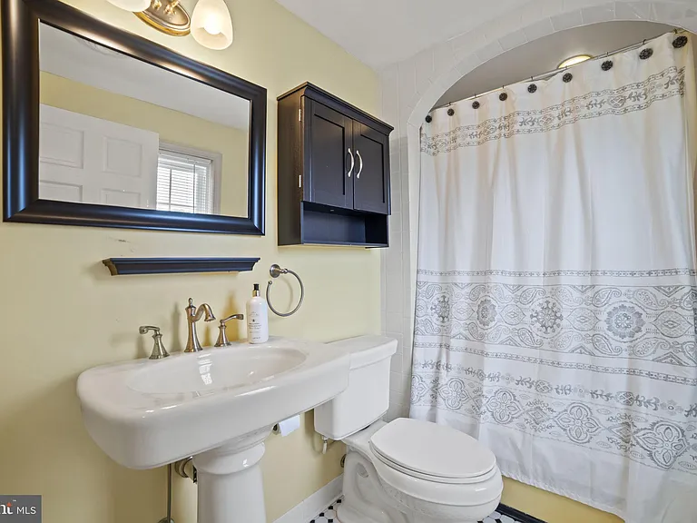 705 Dranesville Rd — Photo 16