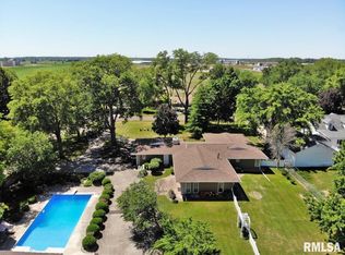 2871 Allentown Rd, Pekin, IL 61554