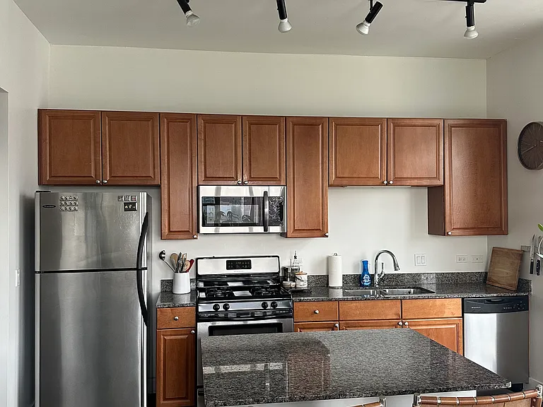 901 W Madison St #606 — Photo 10