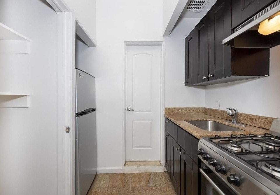 2nd image of 246 E 71st St APT 2C