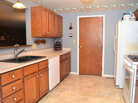 5th image of 2974 Providence Dr