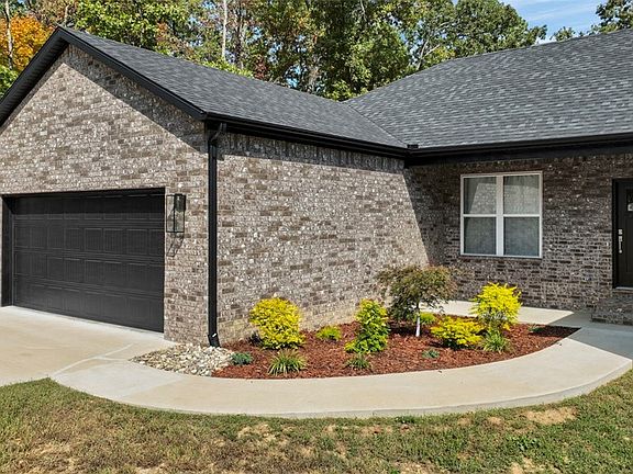 2nd image of 7 Kirkdouglas Ln