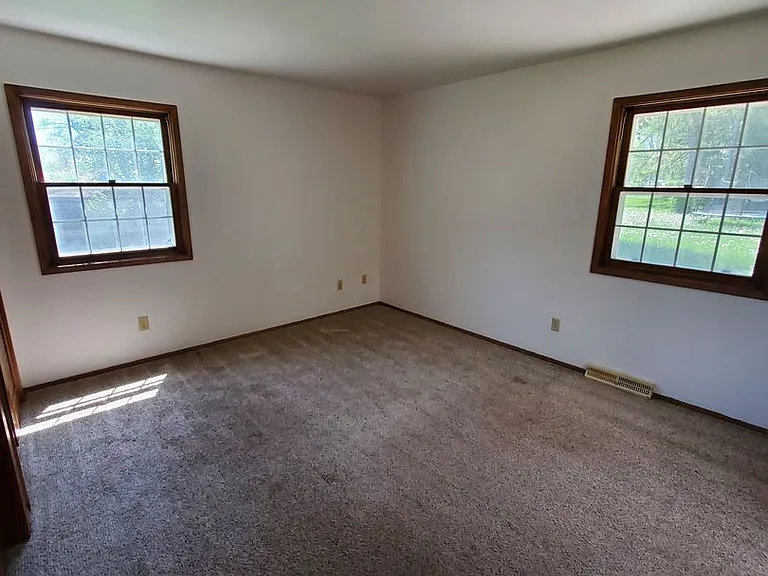 N55W21387 Logan Dr — Photo 17