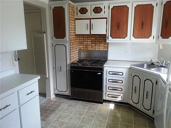4th image of 110 Fernwood Cir