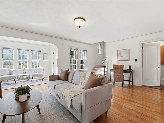 5th image of 104 Spring St