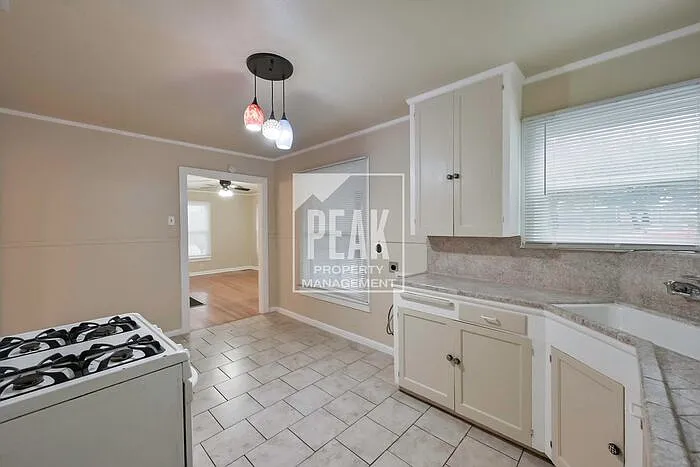 4437 Donnelly Ave — Photo 11