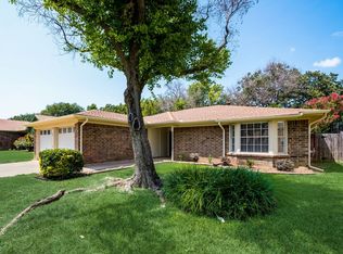 705 Morning Glory Ln, Bedford, TX 76021