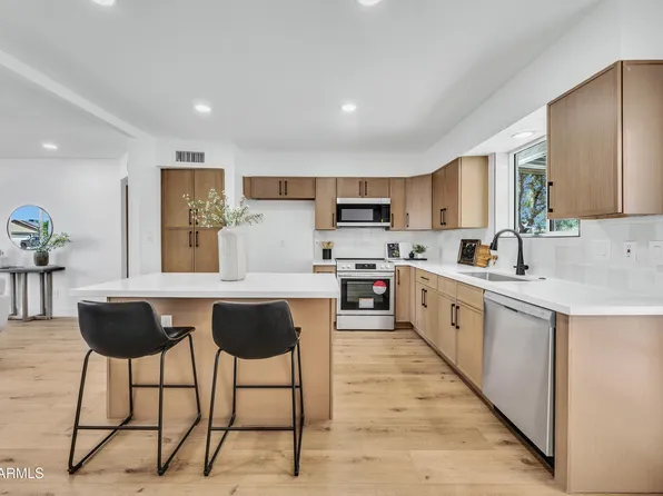 3037 E PUEBLO Avenue, Mesa, AZ 85204